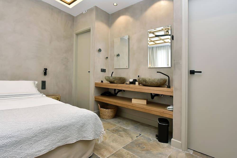 Condo with private pool - 5 minutes from the beach in Pollonia, Milos