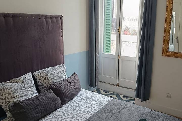 Chambre lumineuse - Balcon privé & Pyrénées in Lourdes, Hautes-Pyrénées