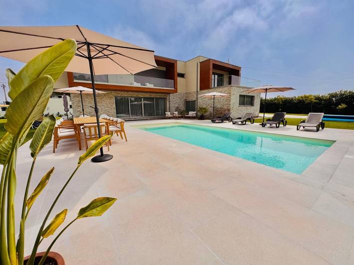 Villa 'Ria Lounge House' con Terraza Privada, Balcón y Wi-Fi in Ria de Aveiro, Torreira
