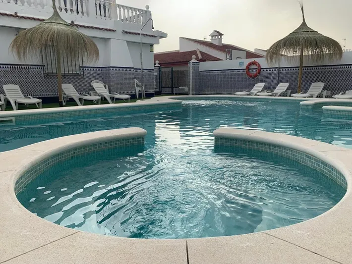 Apartamento de vacaciones para 6 personas, con piscina además de terraza y vistas - 1
