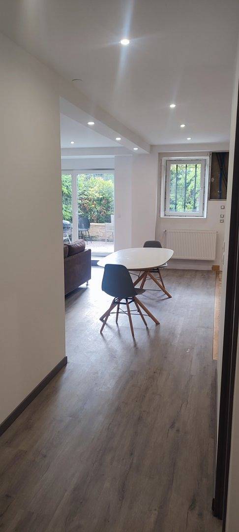 Appartement entier, Meublé neuf avec jardin, centre in Clairvaux-les-Lacs, Jura