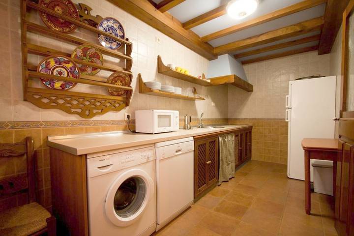 Casa rural para 6 personas, con Balcón y Terraza además de Jardín y Vistas en Hoyos del Espino - 3