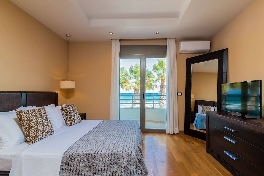 Gaia Deluxe Seafront Villa, with Private Pool & Direct Access to the Beach in Drosia (Zakynthos), Kipseli