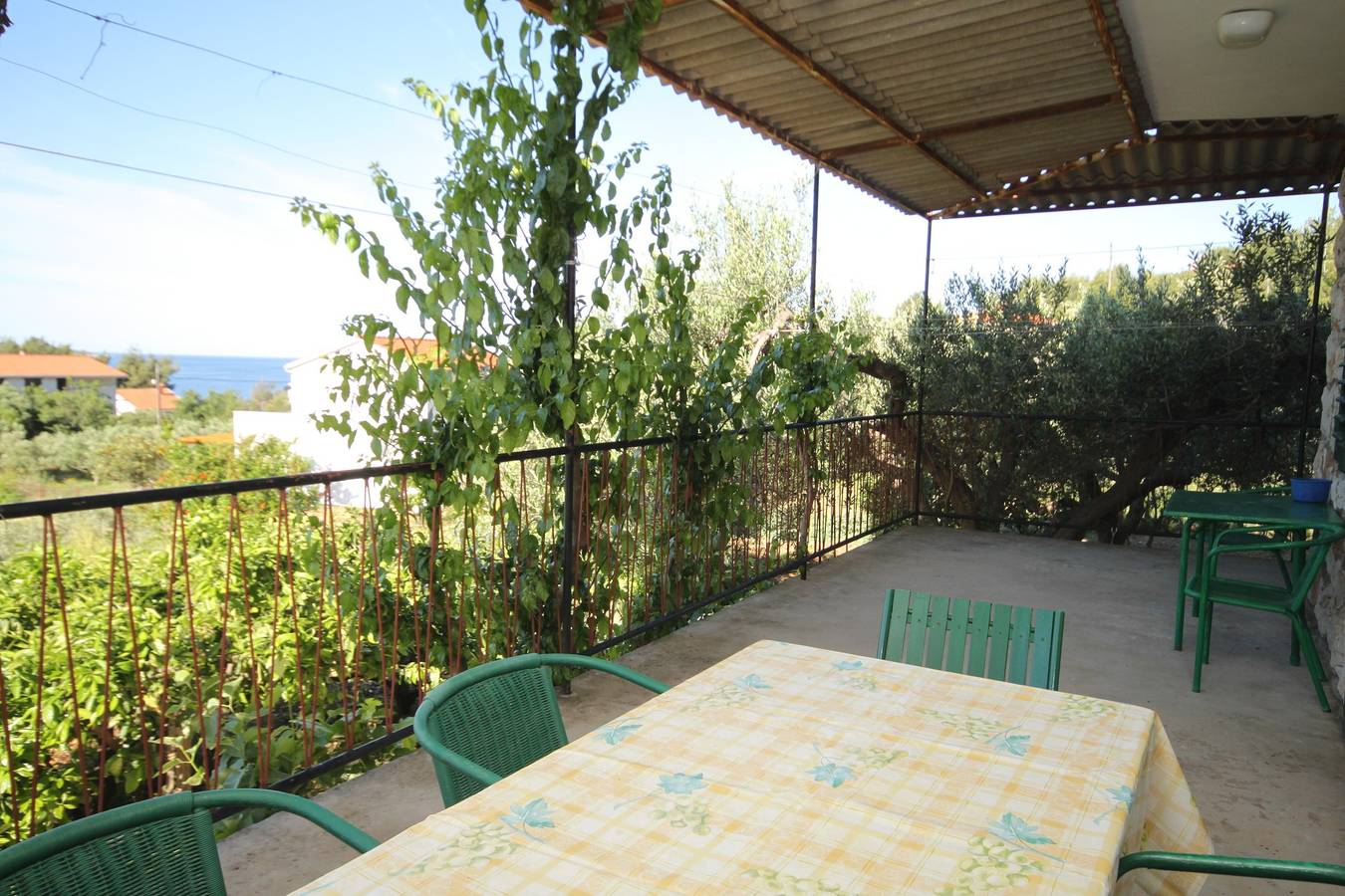 Ganze Wohnung, 2-Zimmer-Ferienwohnung mit Terrasse und Meerblick Zavala (Hvar) -a in Zavala, Hvar