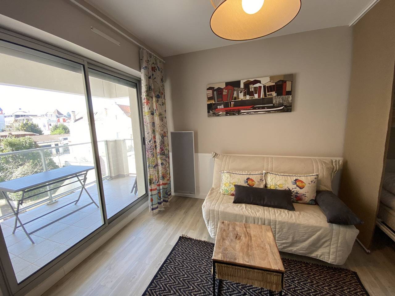 Entire apartment, Renovated studio, seafront, with parking, for 3 people in Arcachon, Arcachon region