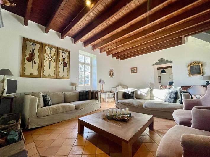 Location de vacances pour 11 personnes, avec jardin ainsi que terrasse et piscine à Saint-Benoist-sur-Mer