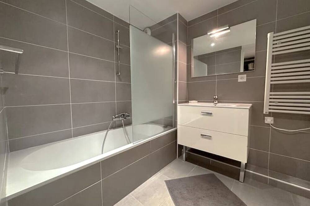 Entire apartment, F2 de standing à Auron - South terrace, near center in Auron, Saint-Étienne-de-Tinée