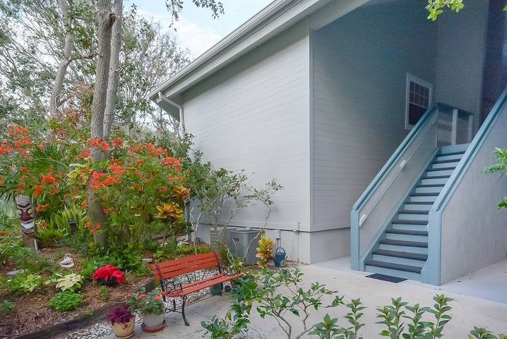 Vacation rental for 4 people, with balcony and pool in New Smyrna Beach