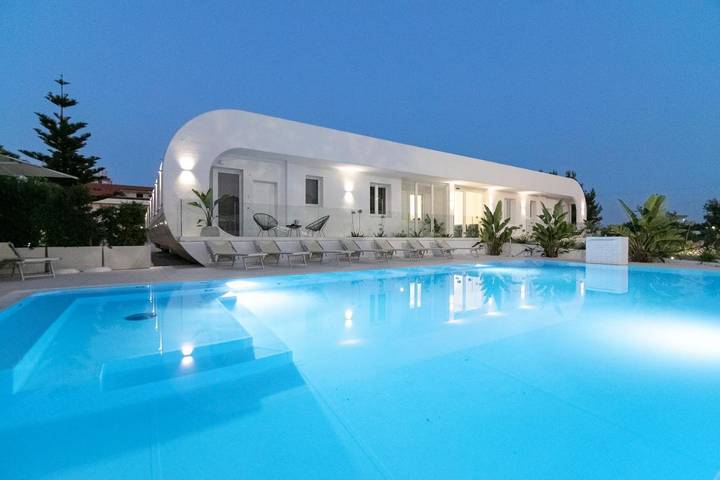 Appart’hôtel pour 3 personnes, avec Balcon et Terrasse ainsi que Jardin et Piscine à Termoli