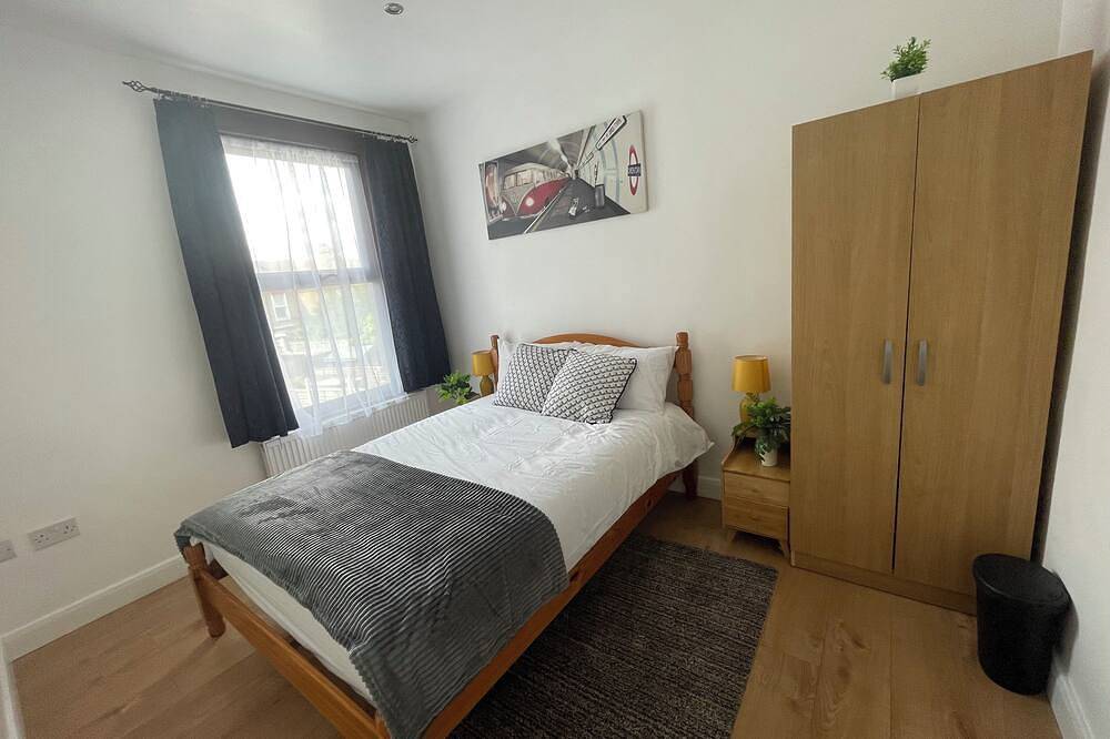 Beautiful house with 5 bedrooms and Living Room! in London, Südostengland