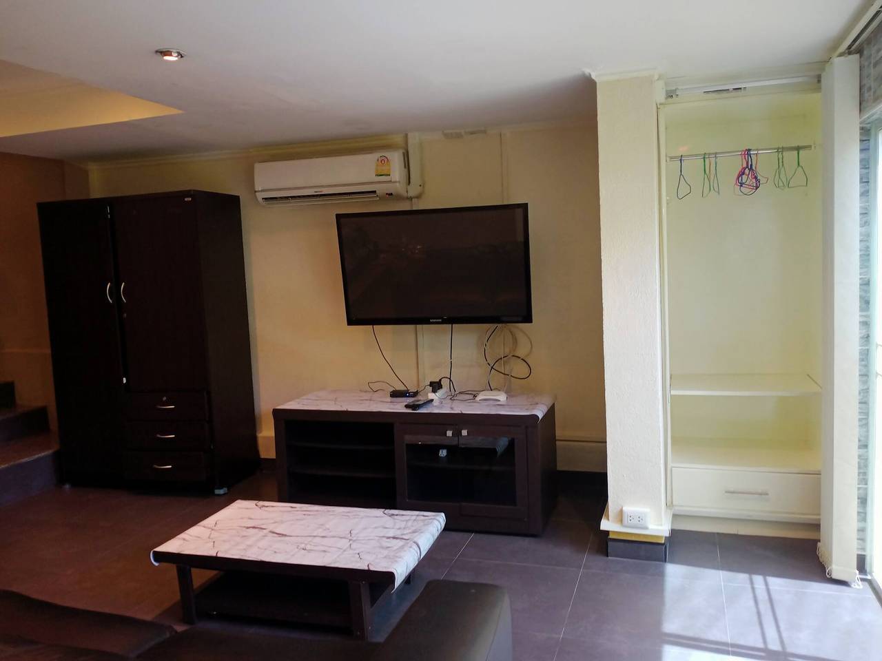 Ganze Wohnung, Geräumiges 65 m² großes Luxus-Loft-Studio-Apartment 101B in Pattaya, Chon Buri