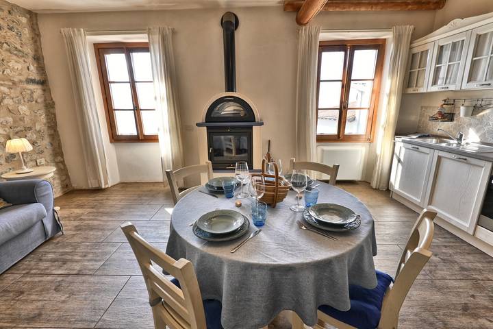 Appartement entier, Rustico Melograno - Il Melo in Oldesio, Tignale