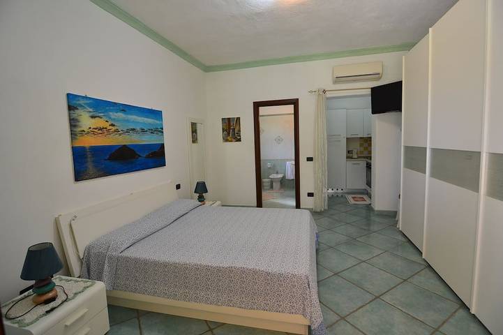 Ganze Wohnung, Apartment surrounded by nature within walking distance of free hot springs in Forio, Ischia