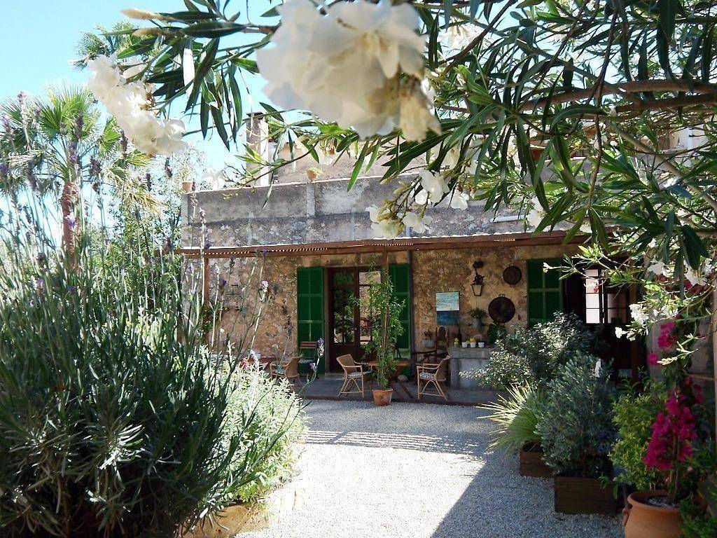 Apartamento vacacional entero, Apartment in Sencelles with Common Pool in Sancellas, Interior de Mallorca