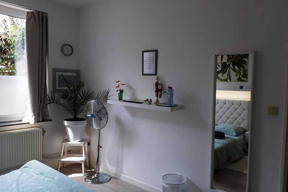 Appartement entier, \"Zen Olive Guest Room – Private room in a shared apartment\" in Anvers, Région d'Anvers
