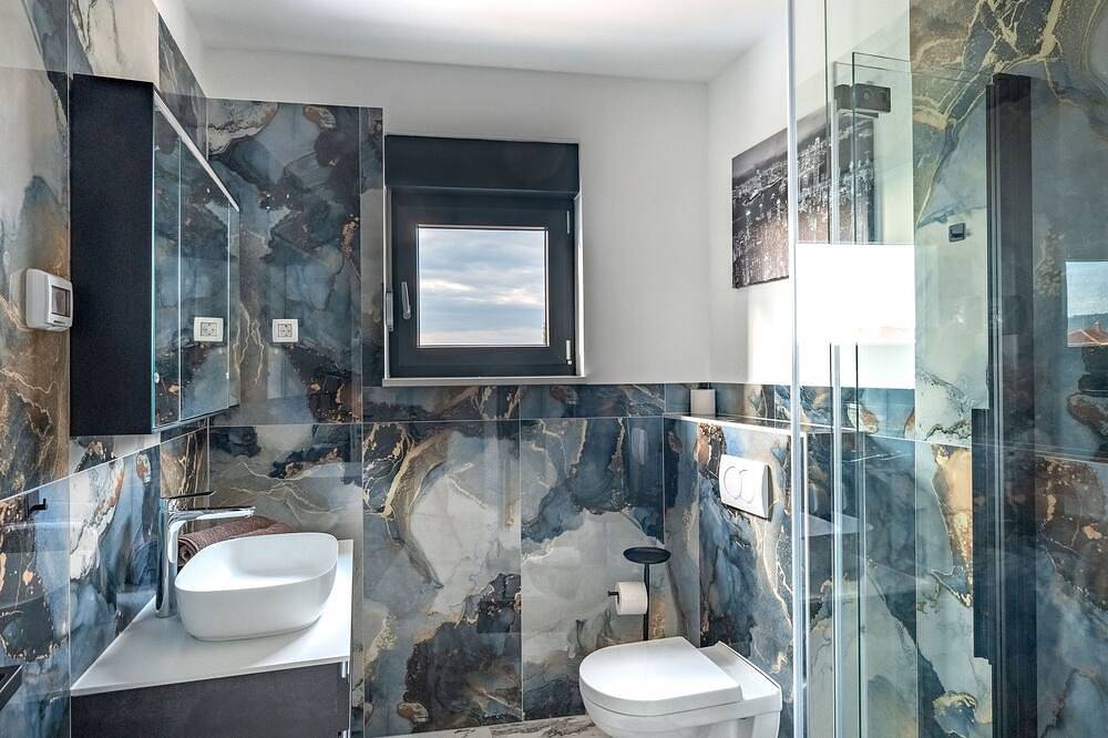 Ganze Wohnung, Luxus Apartment direkt am Meer im Marina Bayresort in Sukosan, Zadar