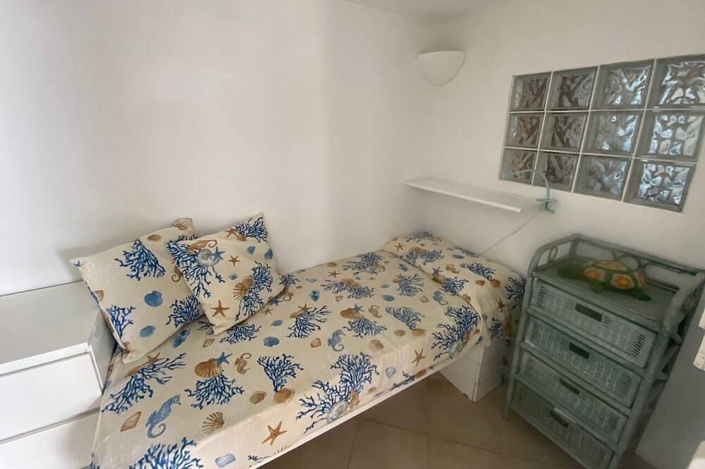 Pedra room on the sea of Cala Crete in Lampedusa e Linosa, Pelagische Inseln