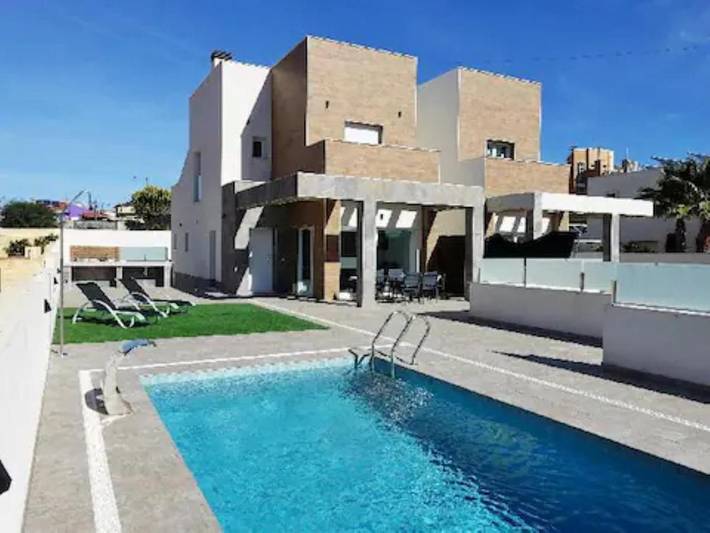 Casa rural para 11 personas, con vistas además de jardín y piscina, Se admiten mascotas en Torrevieja - 3