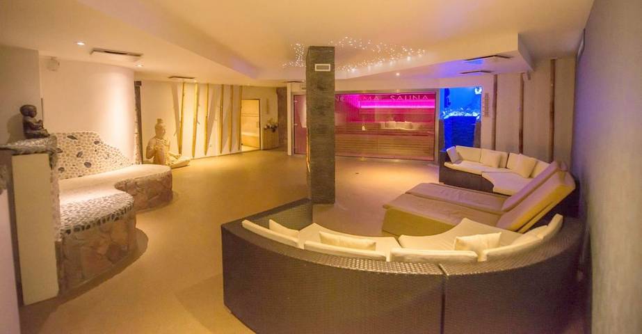 Hotel für 3 Personen, mit Terrasse und Whirlpool sowie Pool und Sauna in Oostende