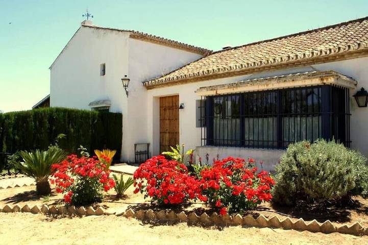 Apartamento para 16 personas, con jardín en Hinojos
