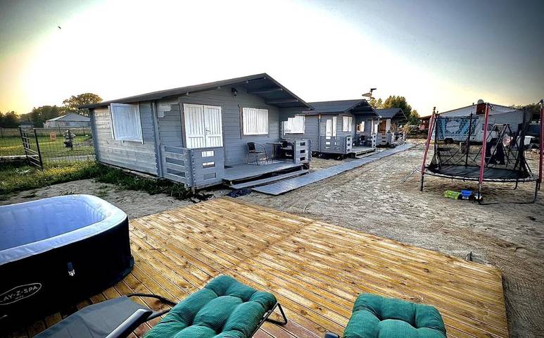 Domek letniskowy dla 4 osób, z Jacuzzi i Taras oraz Ogród i Widok w Gąski