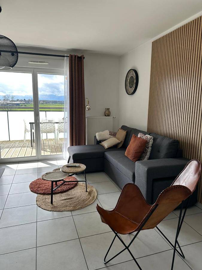 Appartement entier, Two-Bedroom Apartment in Douvaine, Région de Thonon-les-Bains