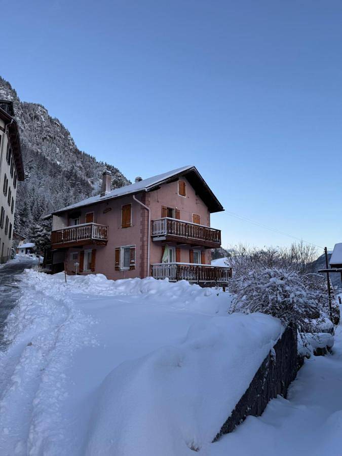 Gîte pour 4 personnes, avec balcon ainsi que jardin et vue à Salvan - 2