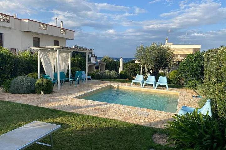 Villa pour 3 personnes, avec jacuzzi ainsi que terrasse et jardin à Polignano a Mare