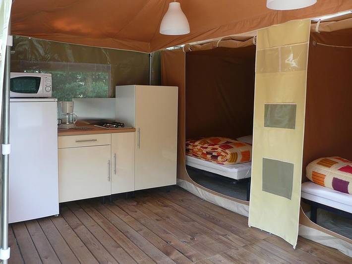 Camping L'île Cariot - Bungalow toilé 4 personnes - Bungalow toilé - sans sanitaires - 20m² 4 pers in Chaillé-les-Marais, Fontenay-le-Comte