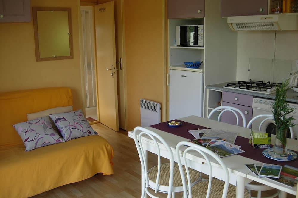 Les Chalets du Lac in Saint-Jacques-d'Ambur, Riom en omgeving