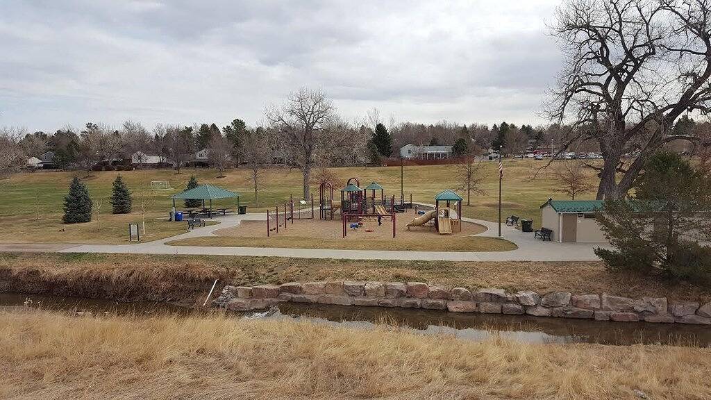 Schönes, sonnendurchflutetes Haus im Ranchstil mit großem, eingezäuntem Garten in Centennial, Arapahoe County