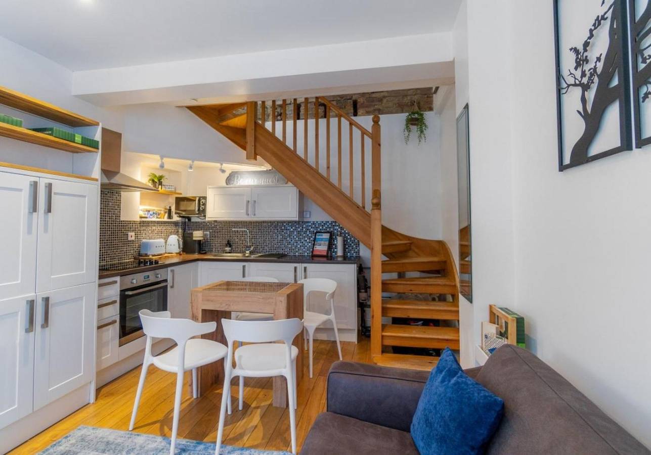 Talbot Lane Cottage Horsham | By My Getaways in Horsham, West Sussex