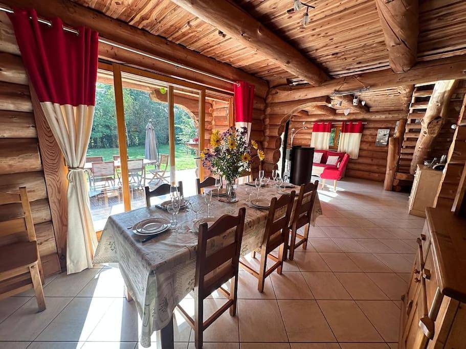 C Les rondins nature gîte 8 personnes avec jardin in Nuisement-sur-Coole, Marne