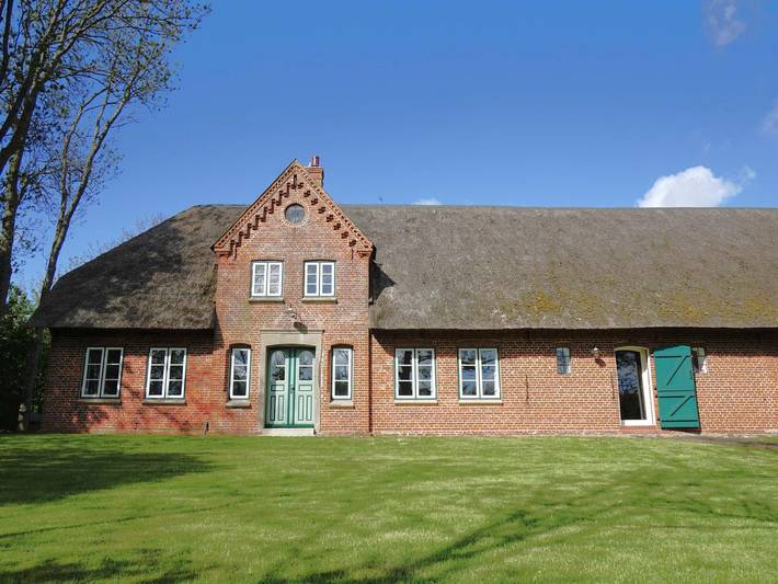 Ferienhaus für 6 Personen, mit Balkon/Terrasse und Terrasse sowie Garten und Sauna in Tetenbüll
