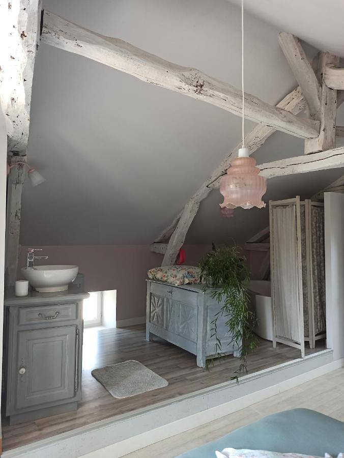 Double Room with Private Bathroom in Luzech, Quercy