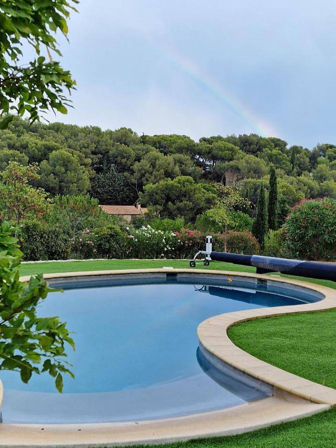 Location de vacances pour 8 personnes, avec terrasse et piscine, animaux acceptés à Aurons - 2