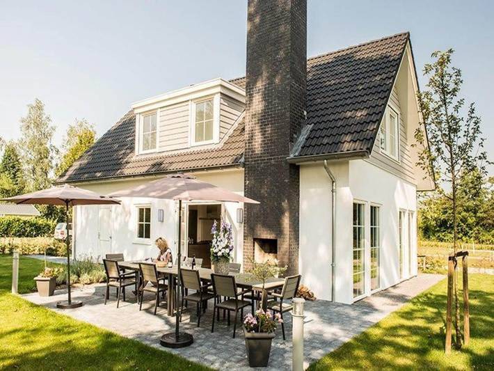Moderner Lodge-Aufenthalt mit Teichblick in Baarle-Nassau, Nordbrabant