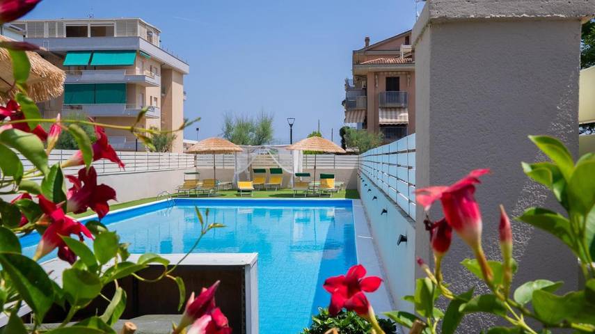 Hôtel pour 2 personnes, avec Balcon et Jardin ainsi que Piscine et Vue