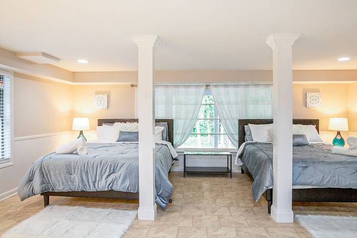 Vacation house for 20 people, with hot tub and yard as well as balcony, with pets in Georgia