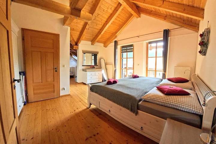 Ferienwohnung für 6 Personen, mit Balkon und Garten sowie Sauna in Oberviechtach
