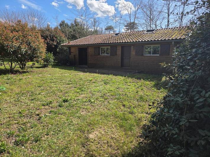 Chalet pour 3 personnes, avec vue ainsi que jardin et piscine, animaux acceptés