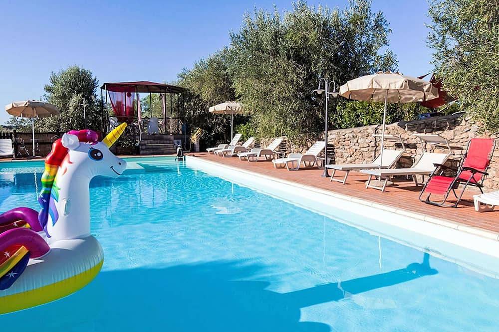 Apartamento entero, Bonito apartamento con Wifi, A/C, piscina, patio, mascotas permitida y vista panorámica in Campiglia Marittima, Costa Etrusca