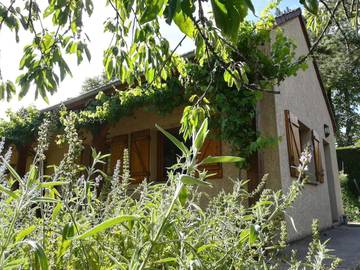 Location de vacances pour 4 personnes, avec jardin à Verneuil-sur-Avre