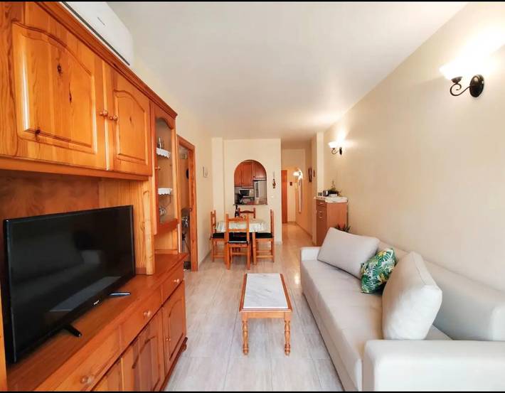 Geheel appartement, Appartement 'Mooi Appartement met Gedeeld Zwembad' met gedeeld zwembad, wifi en airco in Torrevieja Centre, Torrevieja
