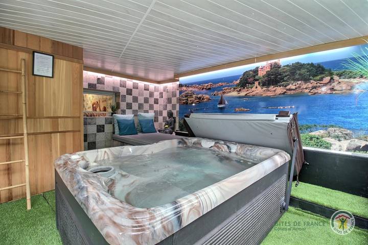 Gîte pour 4 personnes, avec jacuzzi et terrasse ainsi que sauna et jardin à Trébeurden - 4