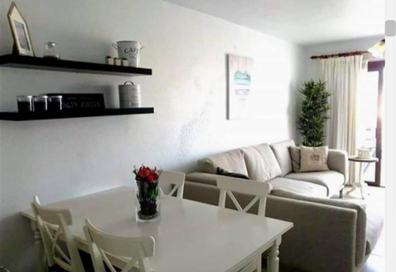 Apartamento inteiro, Apartamento com Linda Vista para o Mar, Piscina, Jardim, Terraço & Wi-Fi in Costa del Silencio, Arona