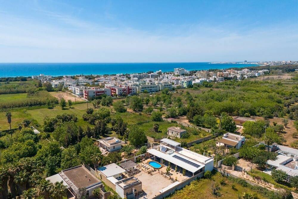 Elegant 19th-century farmhouse located 700 meters from Baia Verde, Gallipoli in Baia Verde, Golfe de Tarente