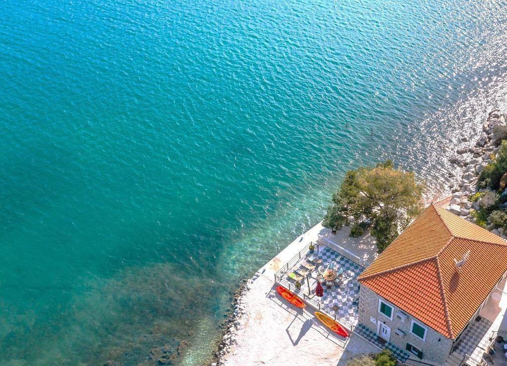 Adriatic Sunrise - Beach House in Blace, Dubrovnik-Neretva