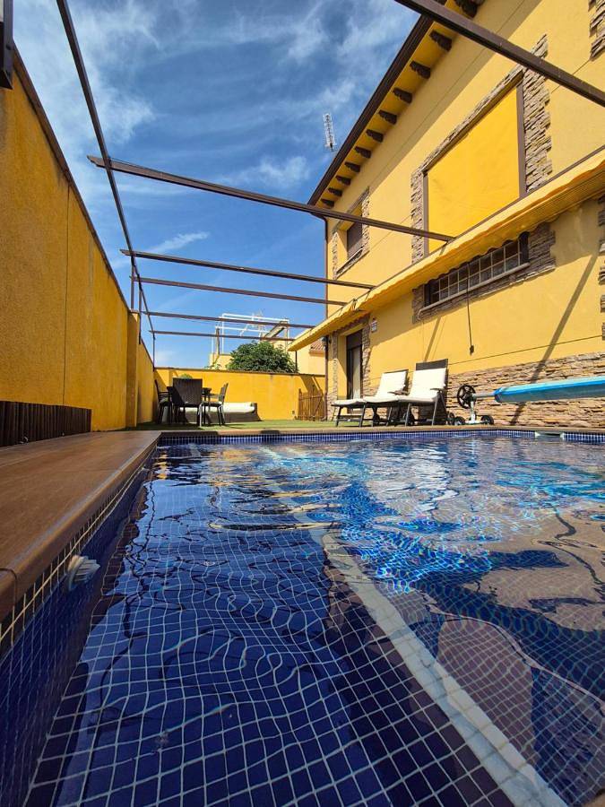 Casa rural para 12 personas, con Balcón y Terraza además de Jardín y Piscina en Uclés