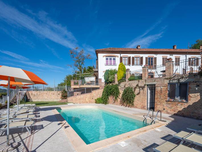 Ferielejlighed for 4 personer, med terrasse og have, husdyr tilladt i Piemonte